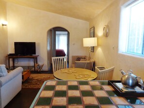 Smart TV, DVD player, books