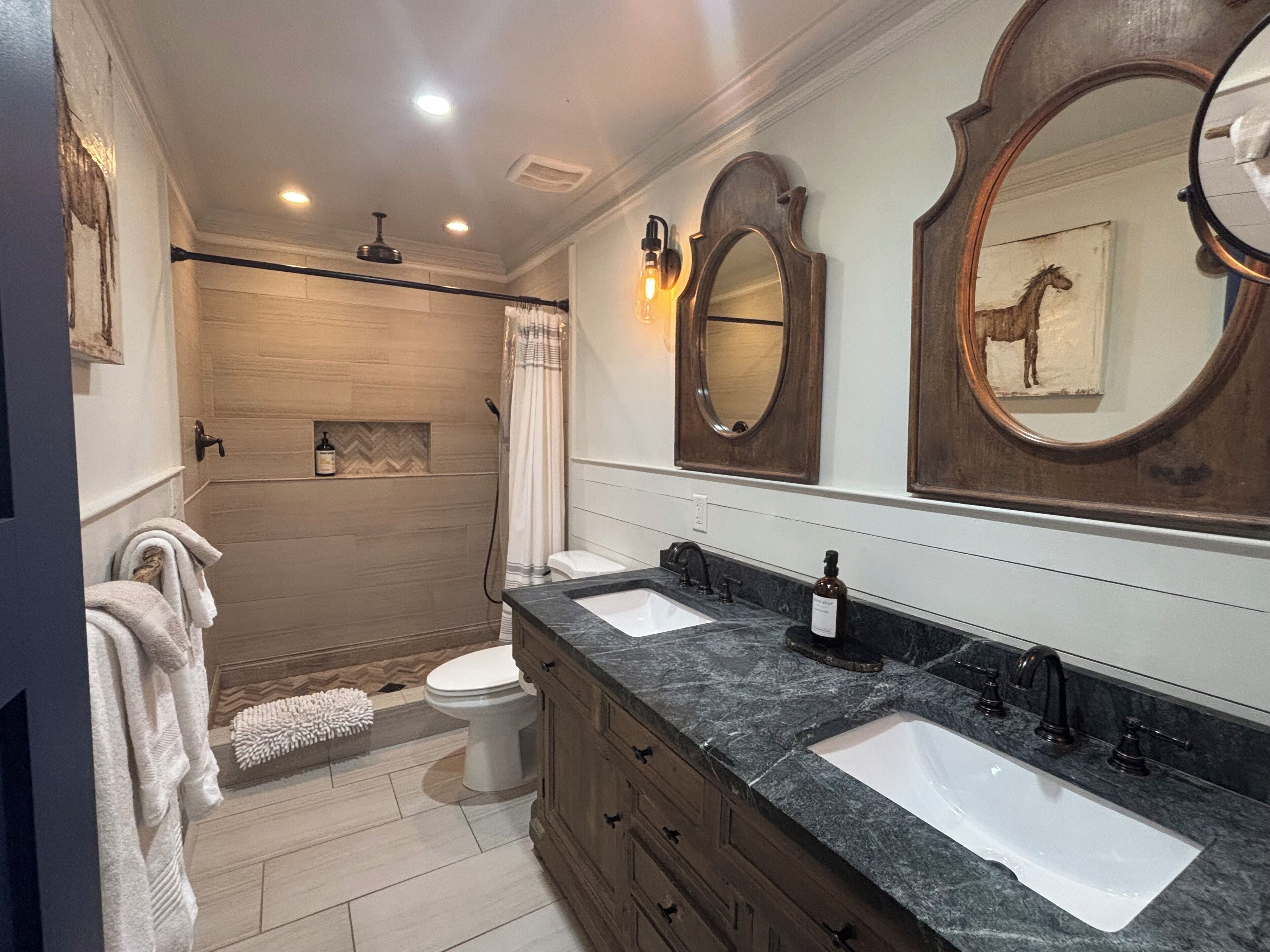 Combined shower/bathtub, hair dryer, towels, soap