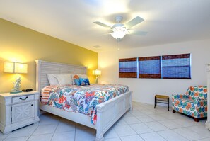3 bedrooms, desk, iron/ironing board, travel cot - *SALE* 4/11-5/23 $1,694WK, LG DOCK, POOL, COMES WITH CABANA BCH CLUB 4 MIN WALK. (Key Colony Beach)