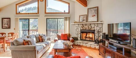 Smart TV, chimenea, videojuegos, reproductor de DVD