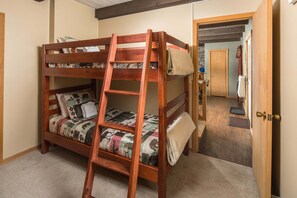3 bedrooms, free WiFi, bed sheets
