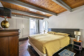 3 habitaciones, caja de seguridad en la habitación y escritorio 