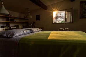 3 soverom, safe på rommet, skrivebord og lydisolert