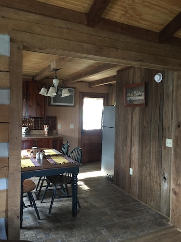Rustic cabin over looking Cordell Hull Lake