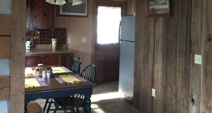 Rustic cabin over looking Cordell Hull Lake