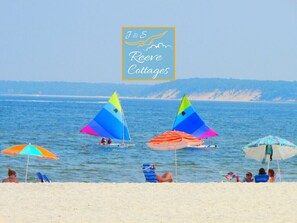 Una spiaggia nelle vicinanze