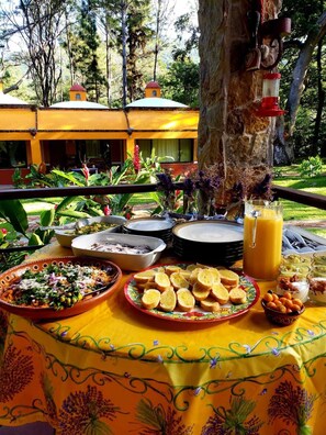 Free full breakfast on weekends - VillaHermosa B&B (Sorá)