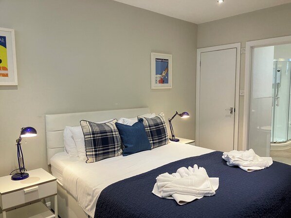 2 bedrooms, iron/ironing board, travel crib, internet - Park Mews - Glasgow Scotland (Glasgow)