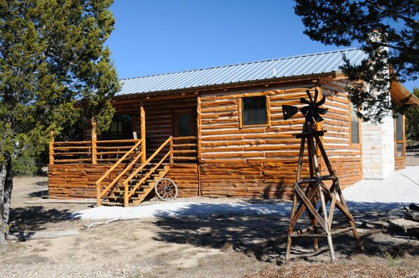 Exterior - Dream Away Cabin - Cedar Log Cabin - 2BR - 3 Acres - Walk to Lake, (Canyon Lake)