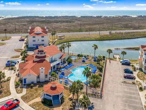 1 Block To The Beach-1st Floor Unit-Taylor Made Get A Way