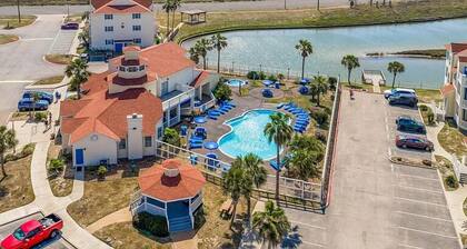 1 Block To The Beach-1st Floor Unit-Taylor Made Get A Way