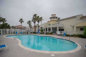 Et oppvarmet basseng