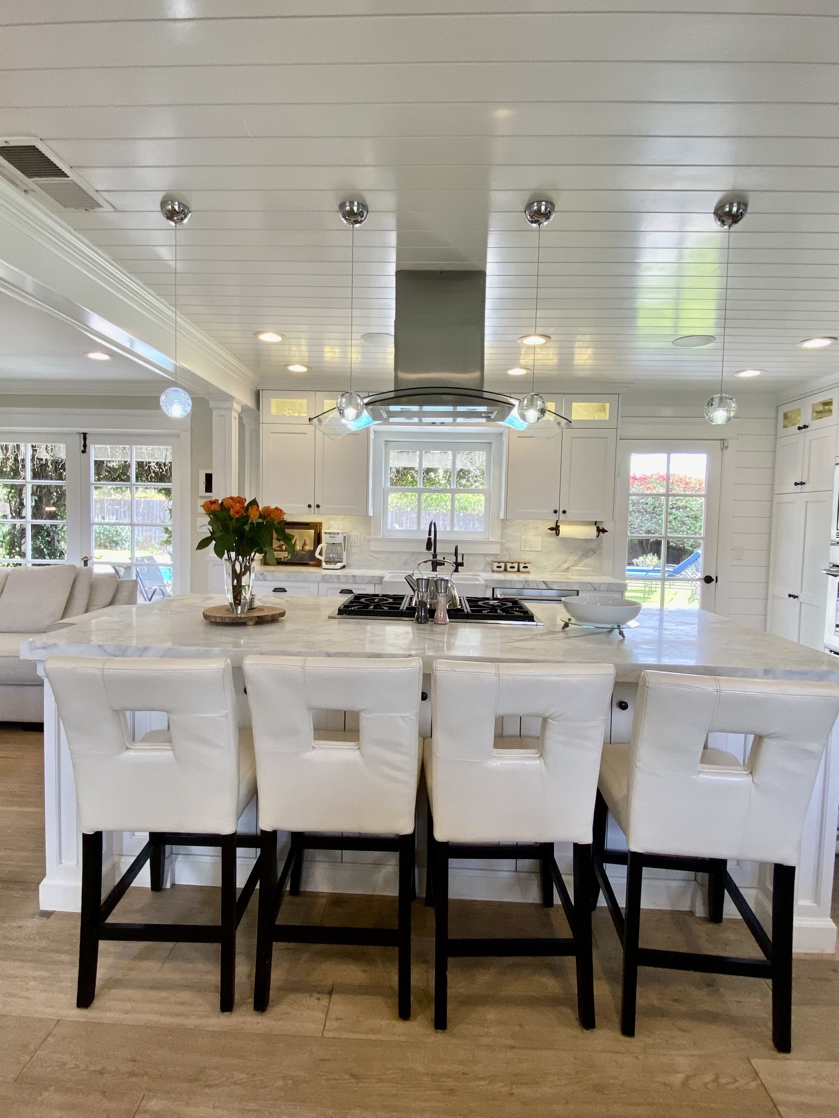 Kylskåp, mikrovågsugn, ugn och spishäll