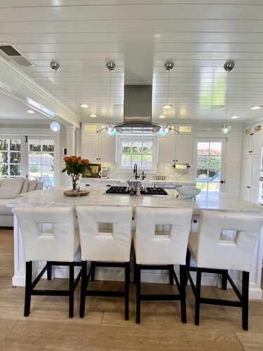 Beautiful Family Home! Pool, Spa, Large Private Backyard Near Disneyland & Beach