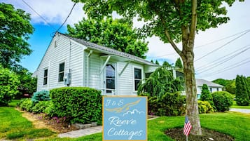 A white house with a sign for J&S Reeves Cottages.