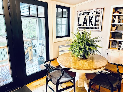 Lake front house about 1 mile from Okemo's Jackson Gore Base Lodge