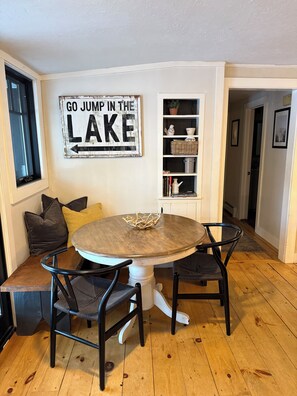 Dining - Lake front house about 1 mile from Okemo's Jackson Gore Base Lodge (Ludlow)