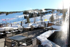 Outdoor dining - SPRING BREAK SKI-IN SKI-OUT CONDO (Breckenridge)