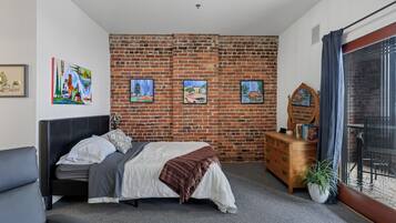 Iron/ironing board, free WiFi, bed sheets