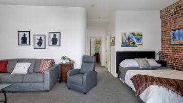 Iron/ironing board, WiFi (free), bed sheets