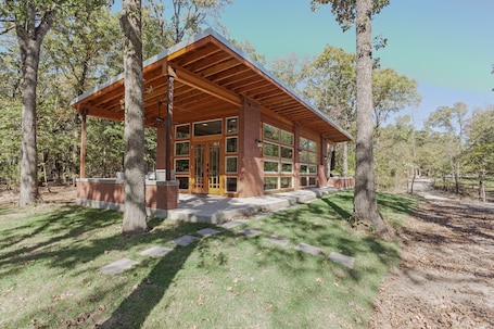 Extérieur. Maison Wright - Beauté architecturale dans les bois