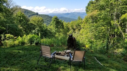 Smoky Mountain Depot ~ Great Secluded Cabin in a Gated Community