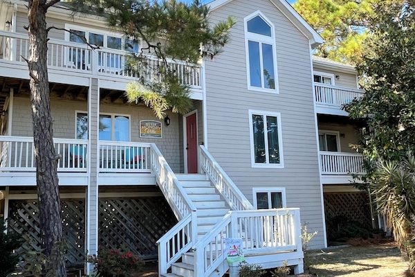 Front entry to Never Monday Villa - 5 bedroom, 4 1/2 bath beach home!