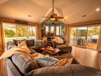 Discounted 15% Aug 12-16th! Stroll to beach, tons of resort amenities!