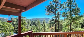 Vistas a la montaña! Cerca de TODO, WIFI, cable, para 6 personas