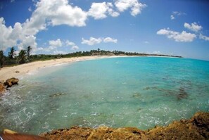 Beach nearby, sun-loungers, beach towels