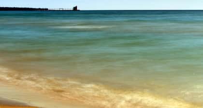 Pintoresca cabaña frente al lago! ¡Verano en Door County demasiado bueno para perderse!