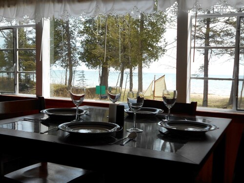 Scenic Lake front cottage! Summer in Door County too good to miss!