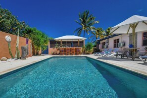 Outdoor pool - Totally Private Enclosed Home/Large Pool/Centrally Located in Suburban Community (Paradera)