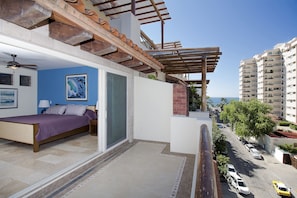 2 bedrooms, in-room safe, desk, iron/ironing board