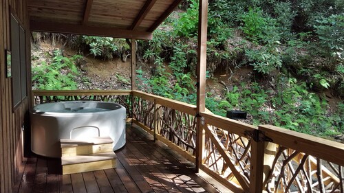 Wild Rock Cottage - Scenic Getaway - WiFi - Kylpytynnyri - Kotieläimet OK - toukokuu MYYNTI!