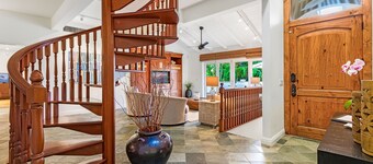 Stunning Gated Home, Private Pool & Spa