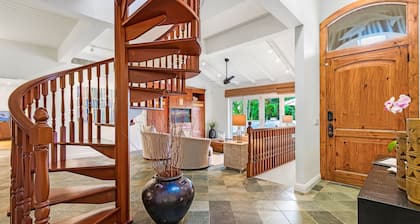 Stunning Gated Home, Private Pool & Spa
