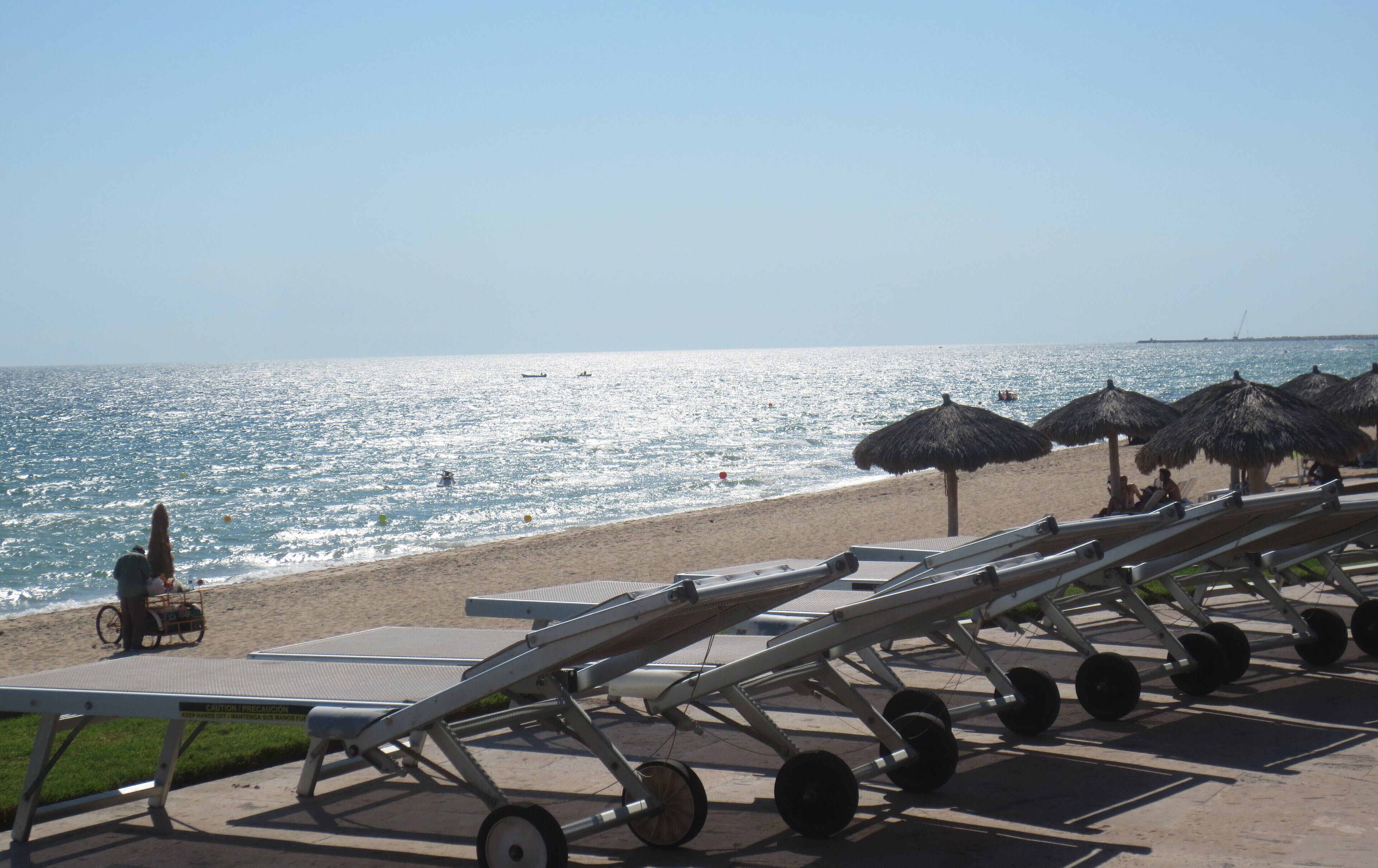 在海滩、沙滩毛巾