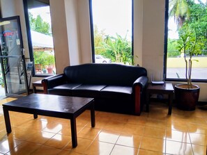 Área de estar no saguão