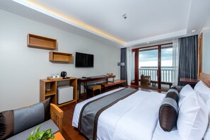 Premier Room with Balcony | Egyptian cotton sheets, premium bedding, down duvets, pillow-top beds - Pacific Premier Resort & Spa (Siem Reap)