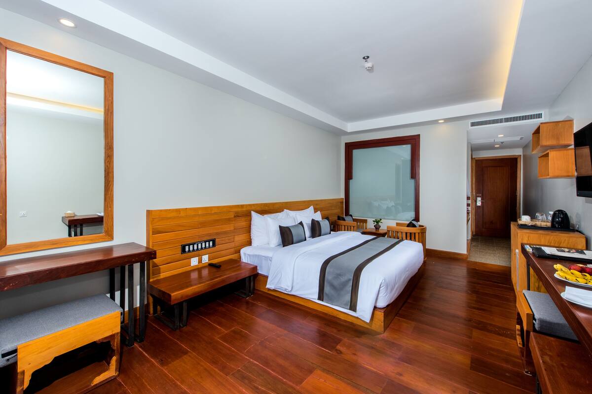 Premier Room without Balcony | Egyptian cotton sheets, premium bedding, down comforters, pillowtop beds