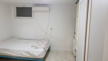 Family Apartment, 2 Queen Beds, Non Smoking | Free WiFi