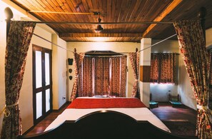 Iron/ironing board, bed sheets