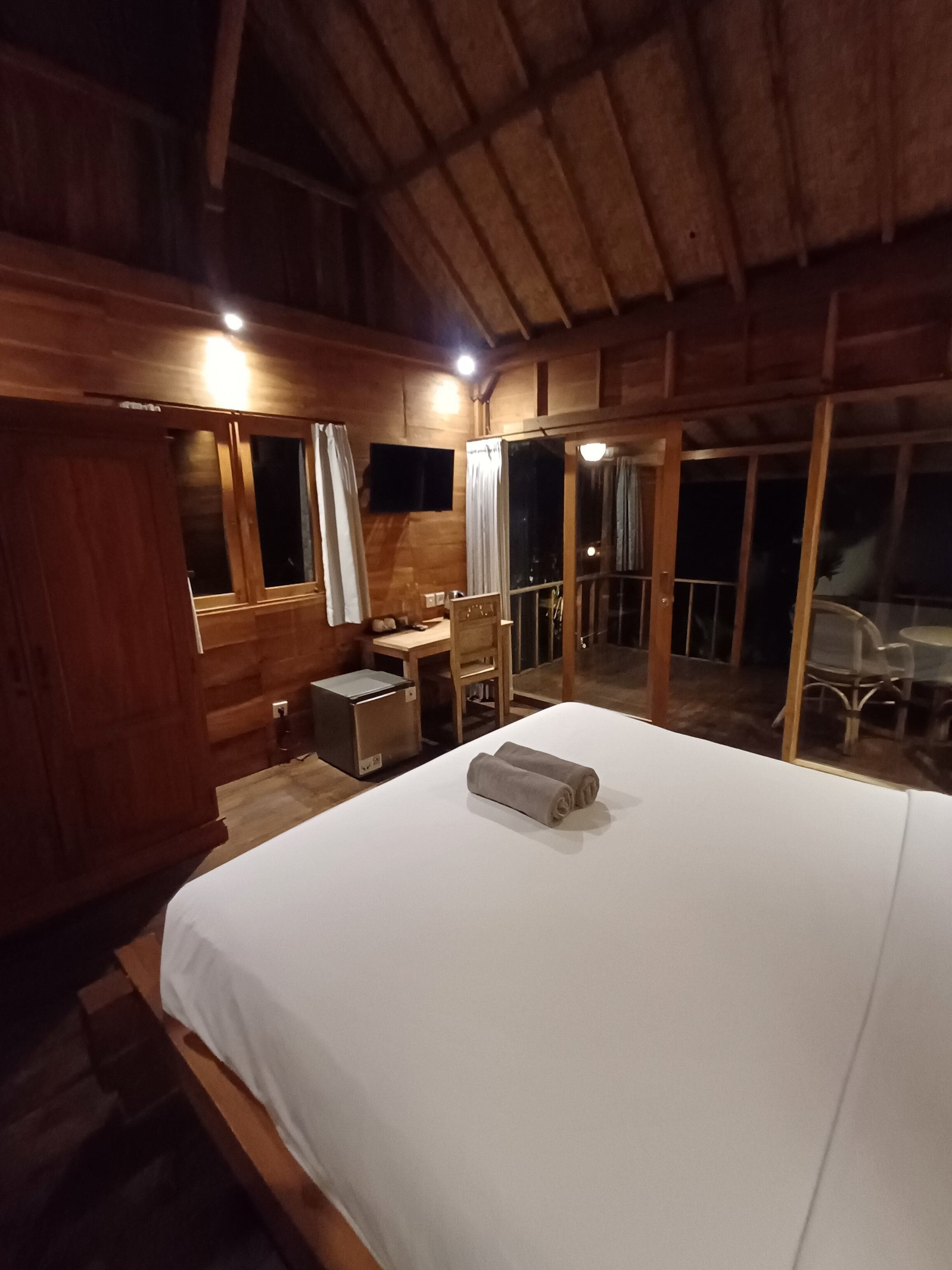 Habitación Deluxe doble | Minibar, caja fuerte, escritorio y tabla de planchar con plancha