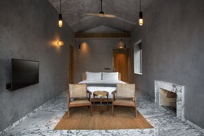 تلفزيون بشاشة مسطحة