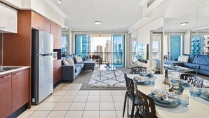 Apartemen, 2 kamar tidur, pemandangan kota | Area keluarga | TV layar datar