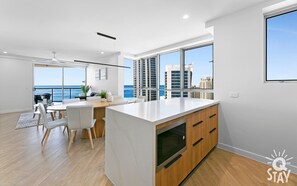 Executive Apartment, 3 Bedrooms | Private kitchen | Fridge, microwave, oven, stovetop - Chevron Renaissance - Q Stay (Surfers Paradise)