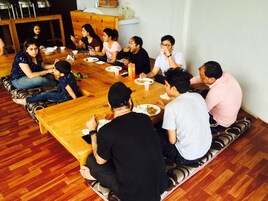 Se ofrece un desayuno bufé (150 INR por persona)