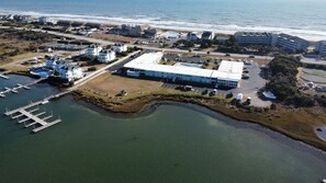 Exterior - Bogue Shores, King bed. Pool side, Beach and Sound Access-sleeps 4 (Atlantic Beach)