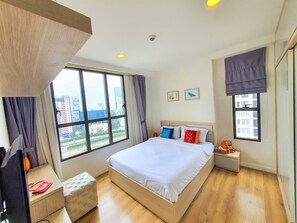 3 bedrooms, iron/ironing board, WiFi, bed sheets - 3BR luxury apt ★ river view, free rooftop pool, gym (Ho Chi Minh city)